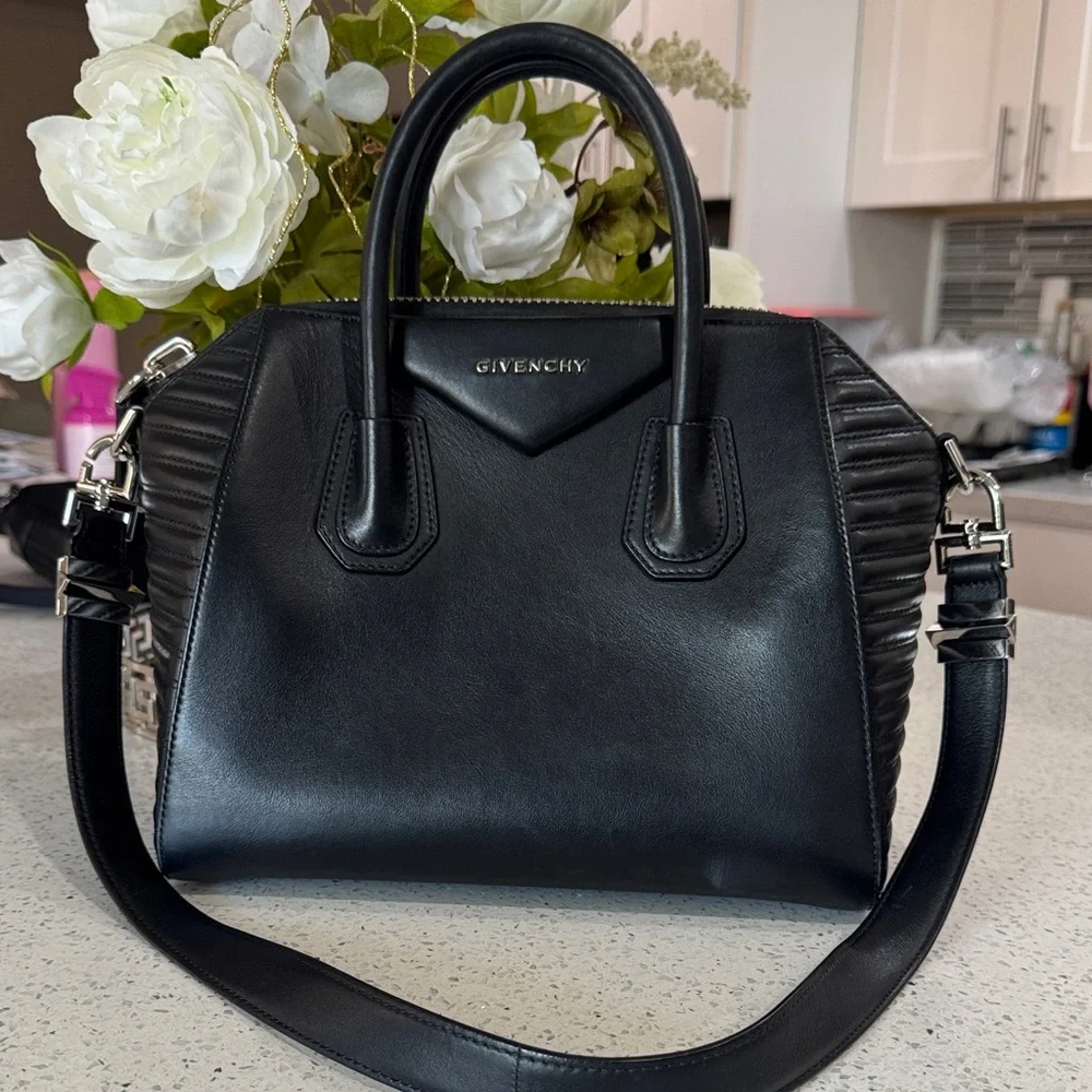 🖤GIVENCHY Antigona Small Quilted Sides Leather Bag Black
